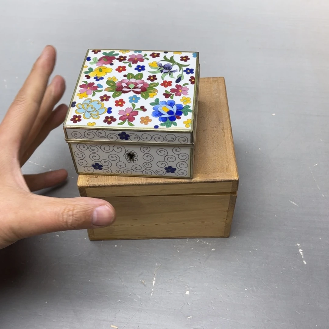 瓷片打**平密密麻麻地铺满一