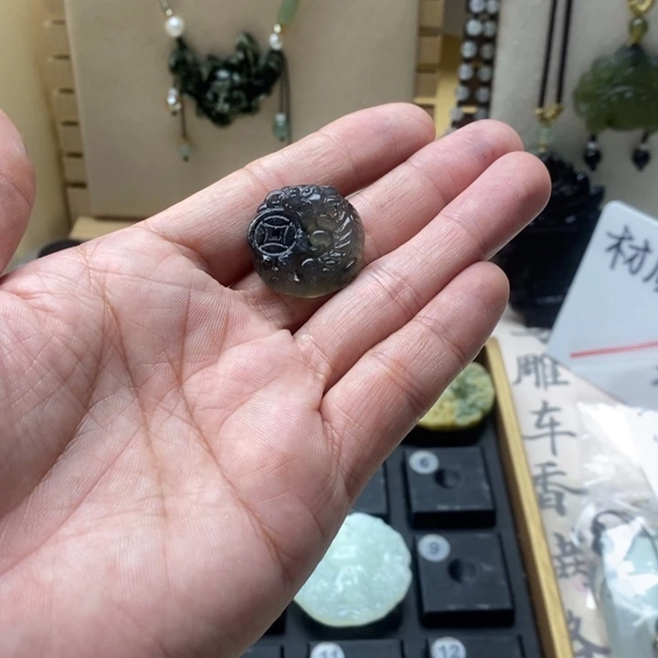 未镶嵌蛇纹石玉颈饰