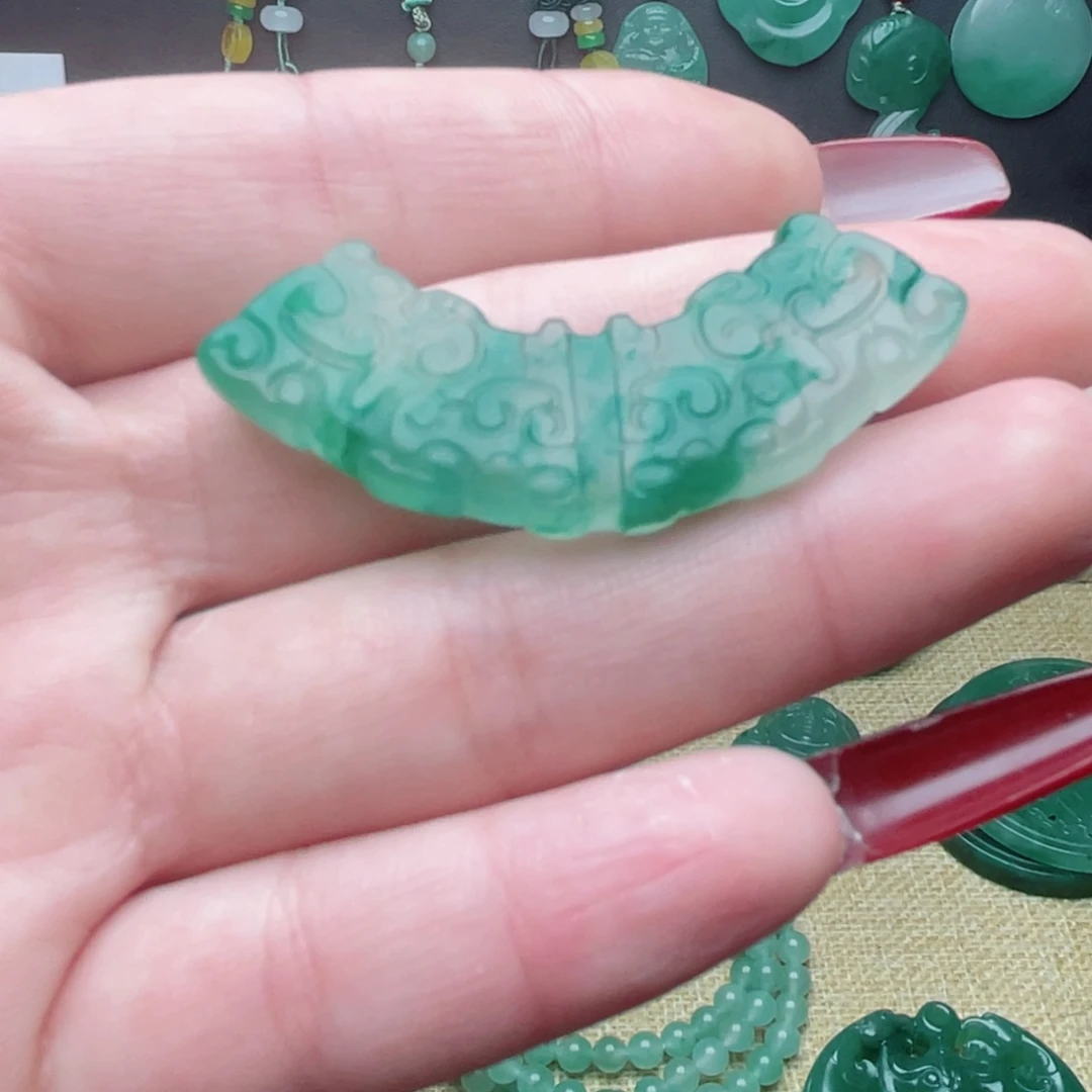 石英质玉颈饰未镶嵌大*