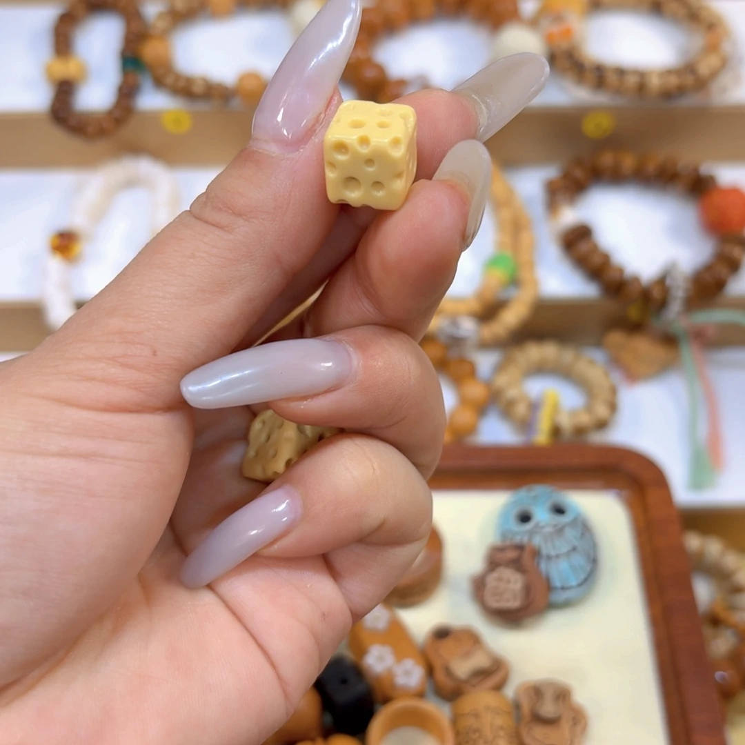 吊坠星月菩提奶酪