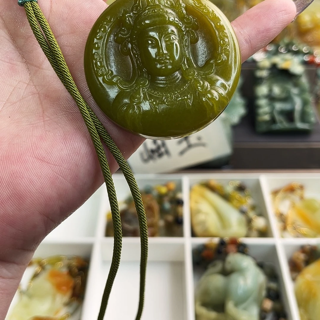 蛇纹石玉颈饰未镶嵌
