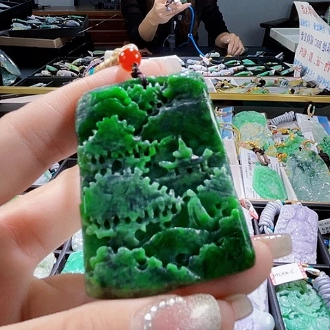 颈饰未镶嵌翡翠一个
