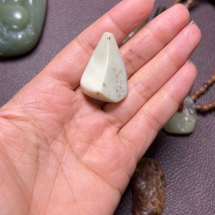 岫岩河磨玉（透闪石质玉）未镶嵌颈饰
