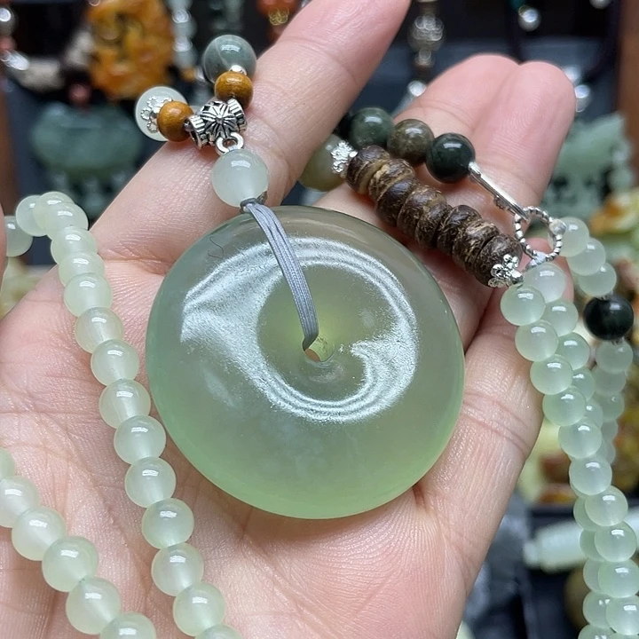 蛇纹石玉未镶嵌颈饰