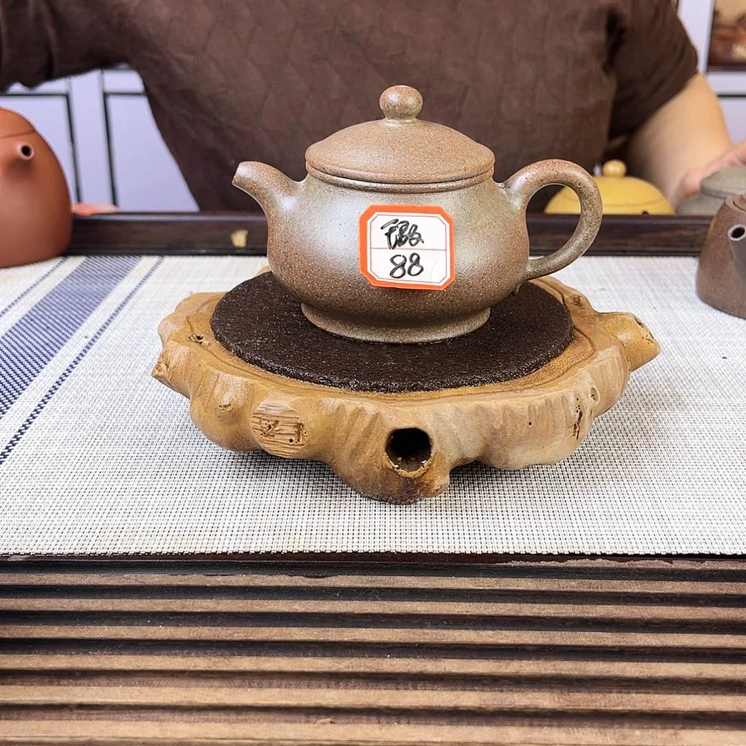 紫砂茶壶与**行宜兴紫砂