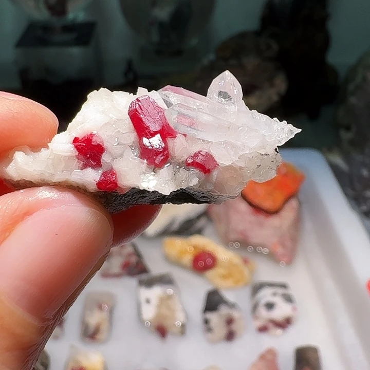 乐****天然辰砂天然朱砂原矿石小晶体