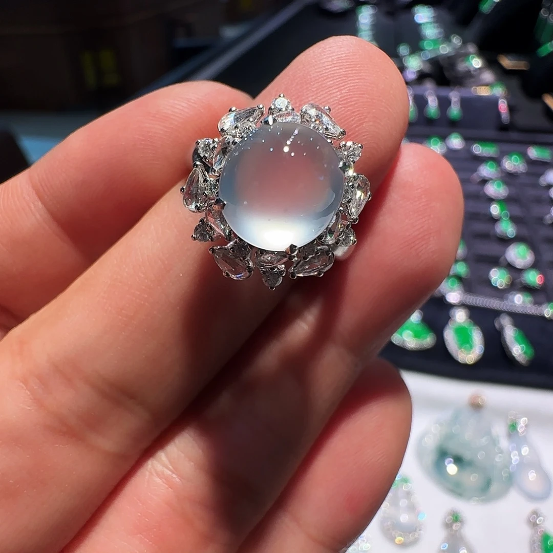 翡翠18K金镶嵌戒指