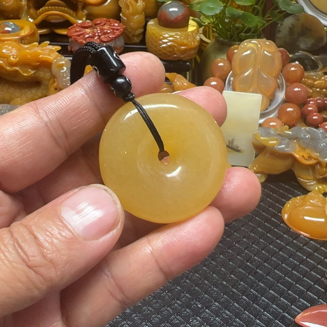 石英质玉未镶嵌颈饰