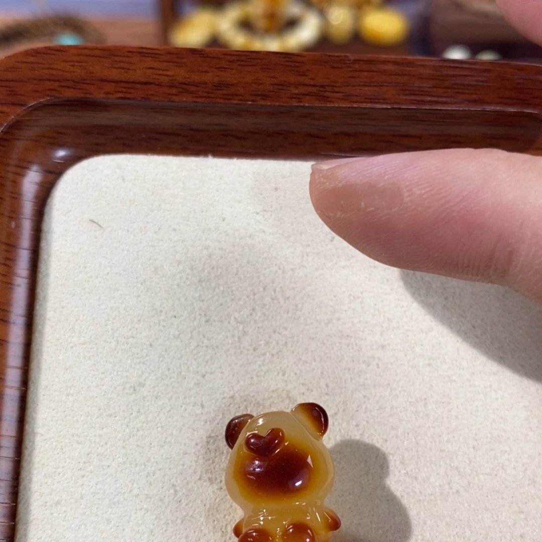 裸石蜜蜡未镶嵌小熊