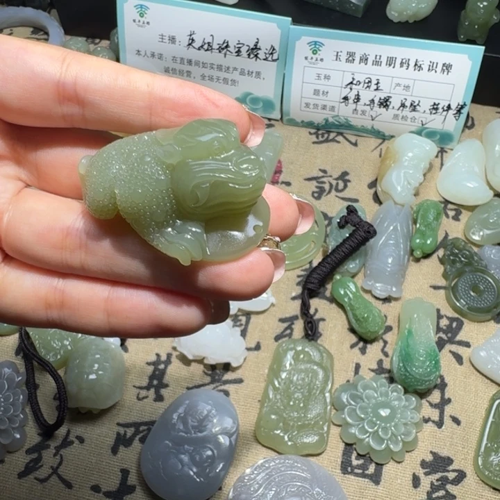 颈饰未镶嵌和田玉