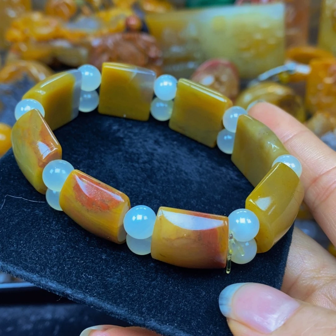 未镶嵌石英质玉（黄龙玉）颈饰