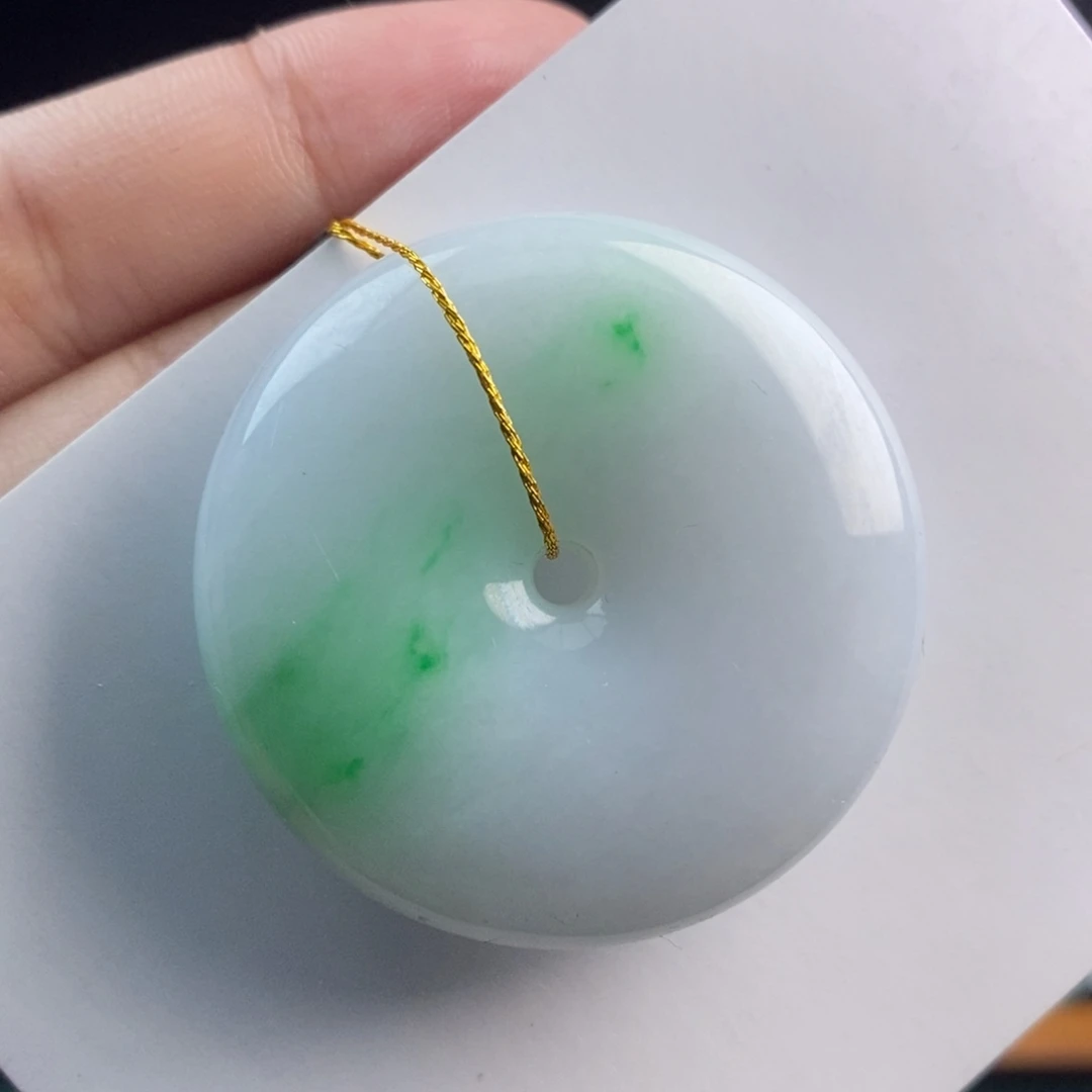 翡翠颈饰未镶嵌平安扣