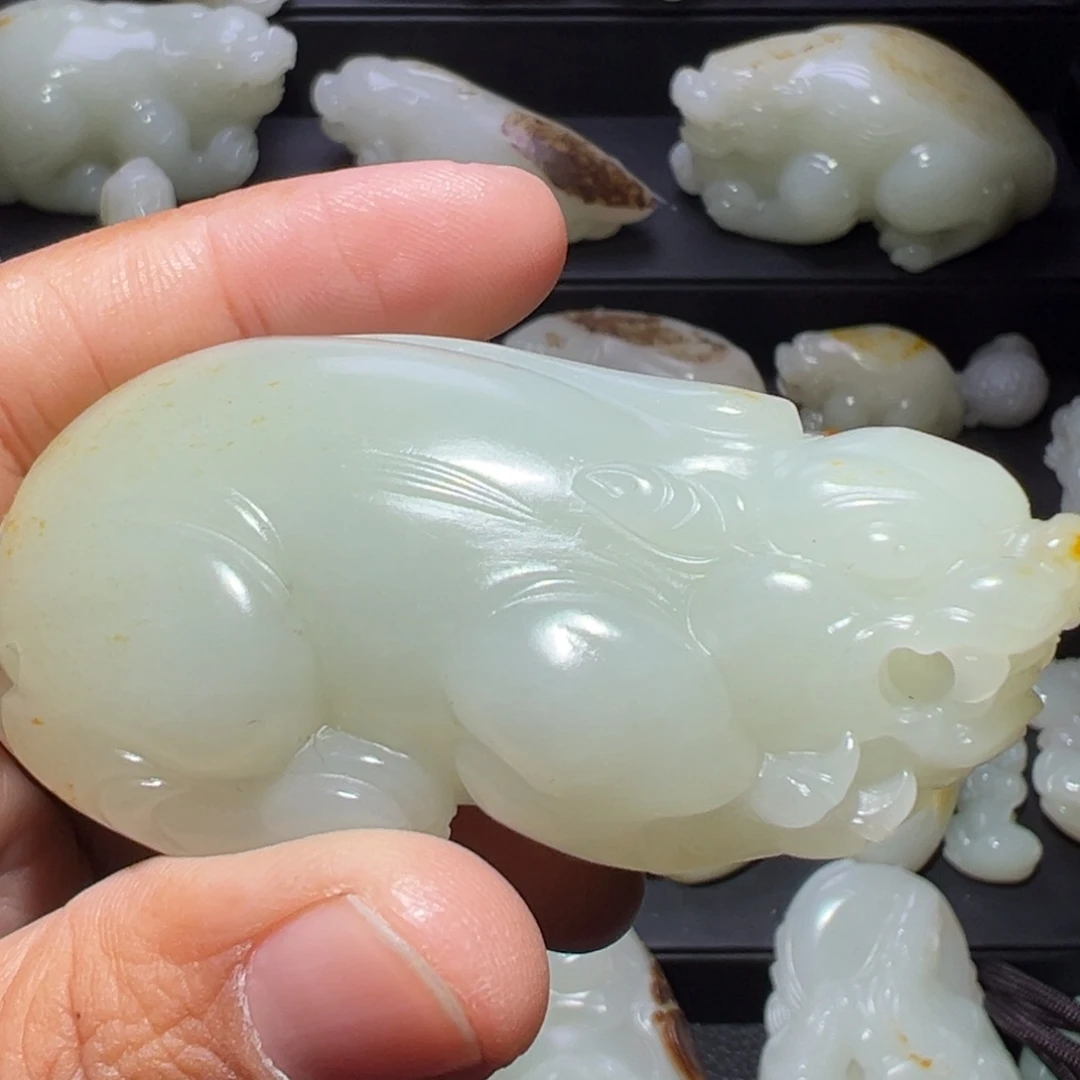 远***方和田玉未镶嵌颈饰