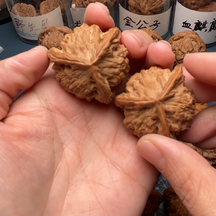 ঞ***酒文玩核桃吊坠38+盘山三棱