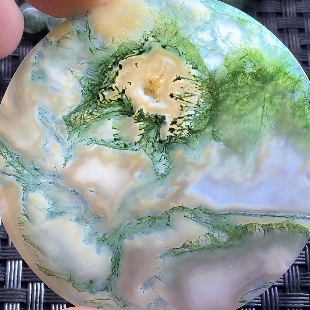 未镶嵌颈饰玛瑙/玉髓淡*