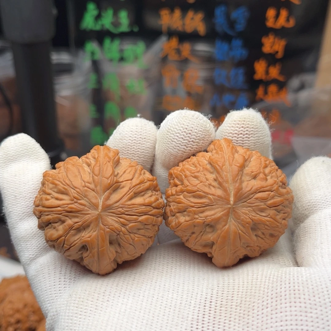 文玩核桃吊坠御尊