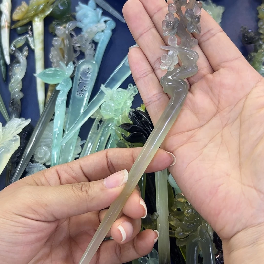 蛇纹石玉未镶嵌灰冰梅花圆*