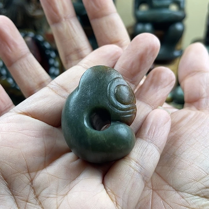 未镶嵌岫岩河磨玉（透闪石质玉）把件慢*