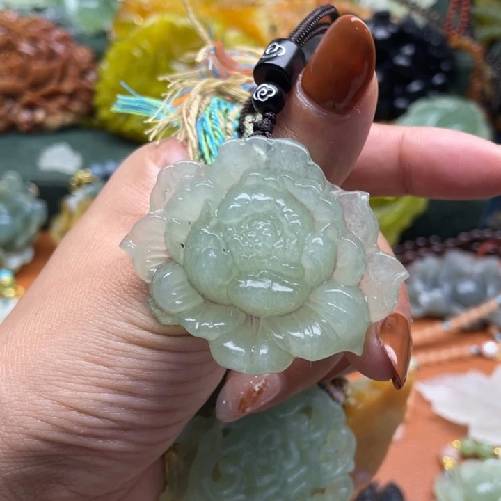 未镶嵌蛇纹石玉颈饰