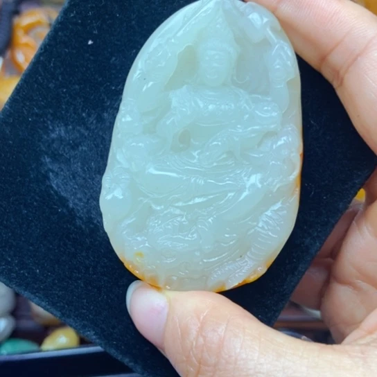 石英质玉（黄龙玉）未镶嵌颈饰
