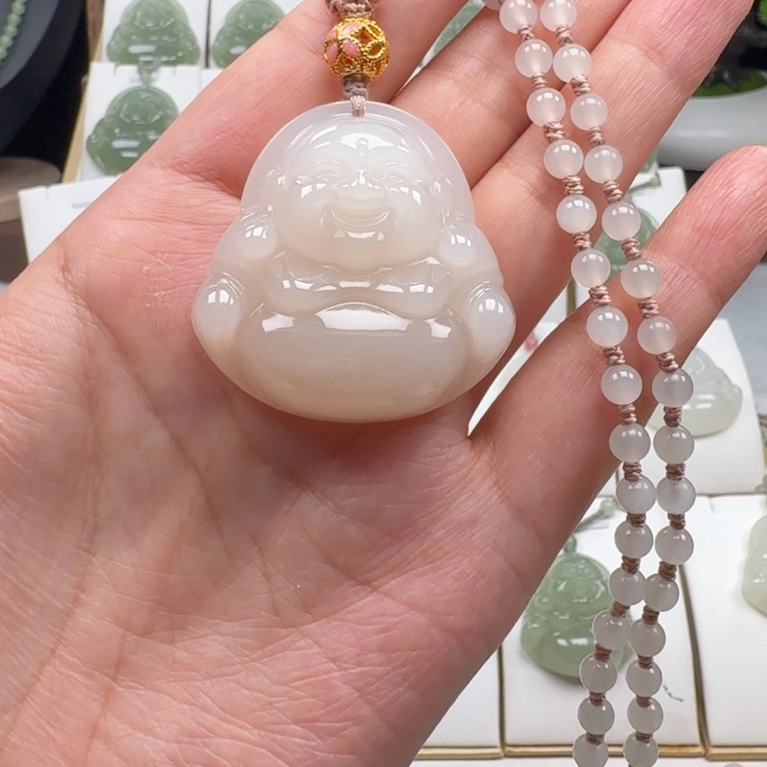 小***人颈饰未镶嵌和田玉
