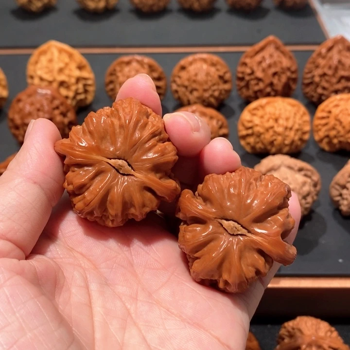 文玩核桃吊坠F**e白狮子1329