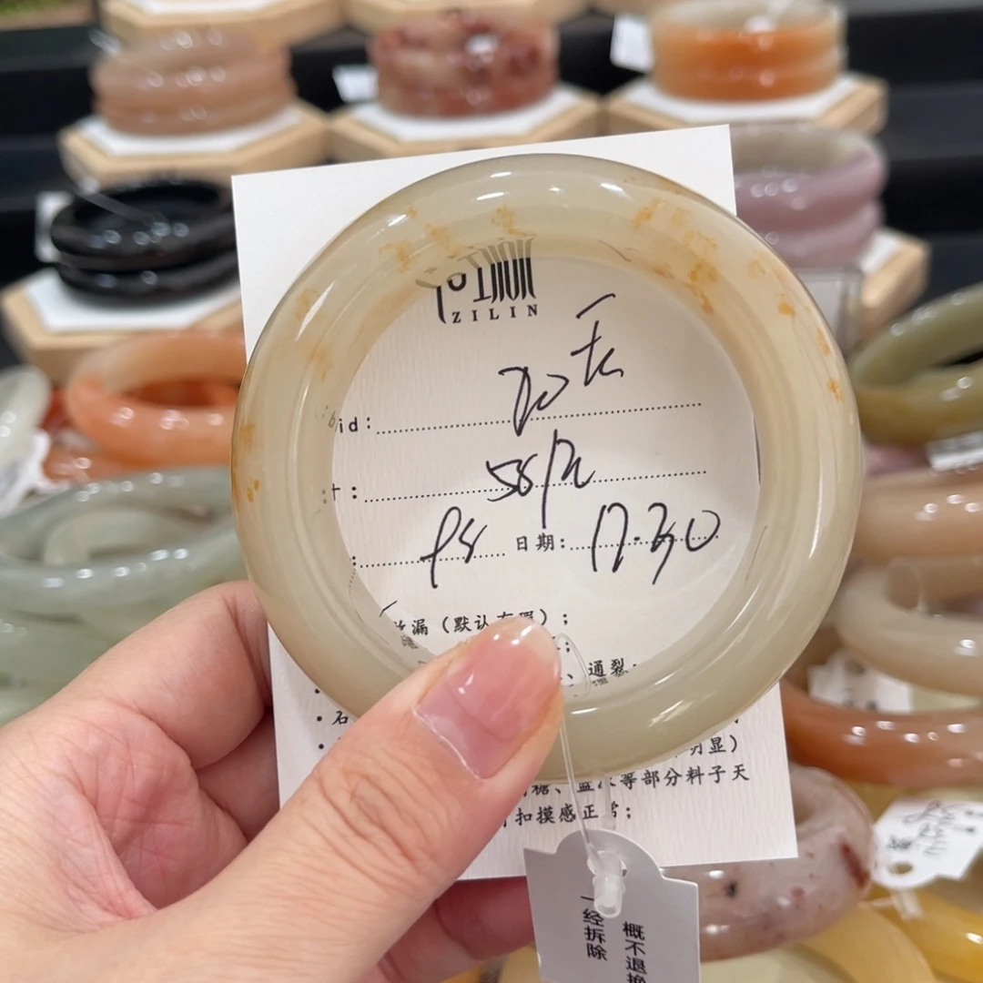 未镶嵌手镯石英质玉