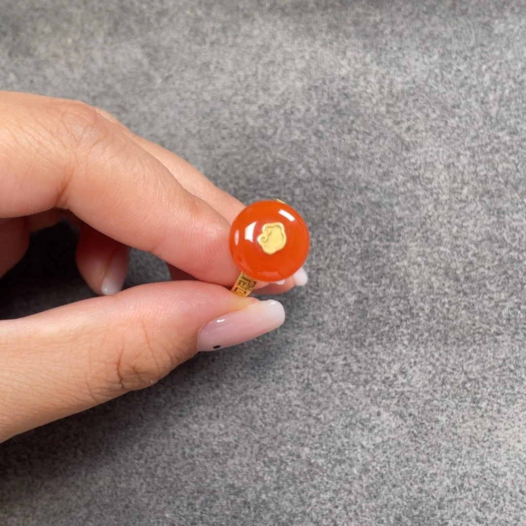 18K金镶嵌戒指南红玛瑙