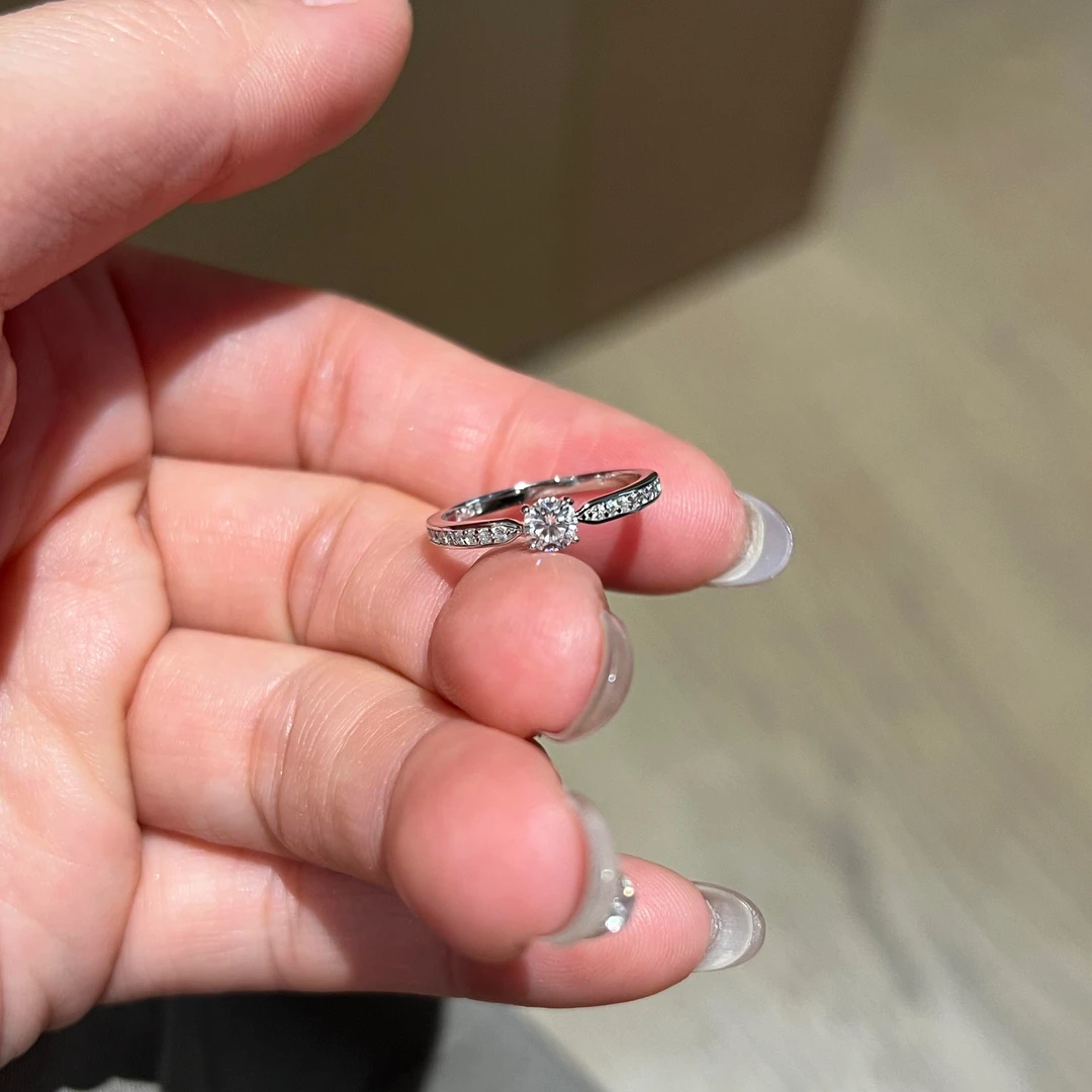 【小米粒】0.3克拉/925银莫桑高端闭口女戒精致求婚送女友婚戒