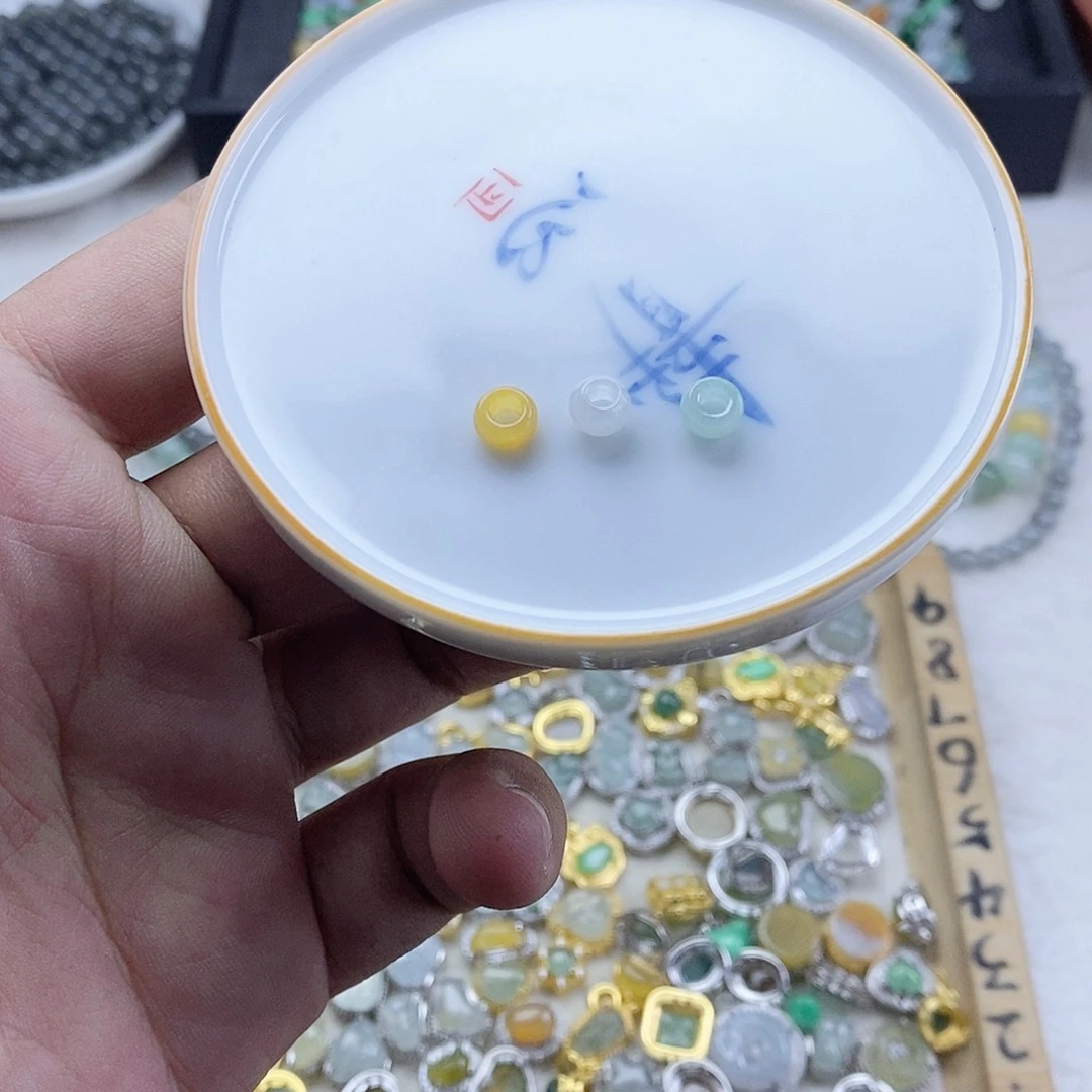 翡翠未镶嵌吊坠(不含链)大孔珠福利