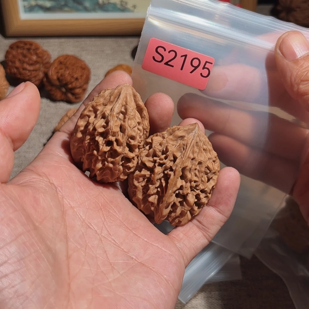 文玩核桃吊坠招财鼠