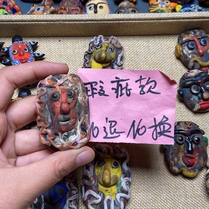 颈饰琉璃瑕疵不退换