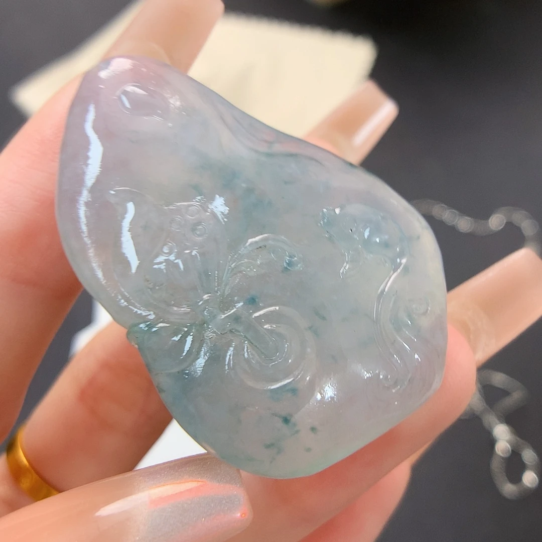 翡翠未镶嵌颈饰荷叶鱼