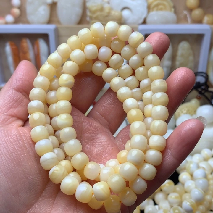 大果紫檀（缅甸花梨）桃***子8/9多黄老型脖挂50