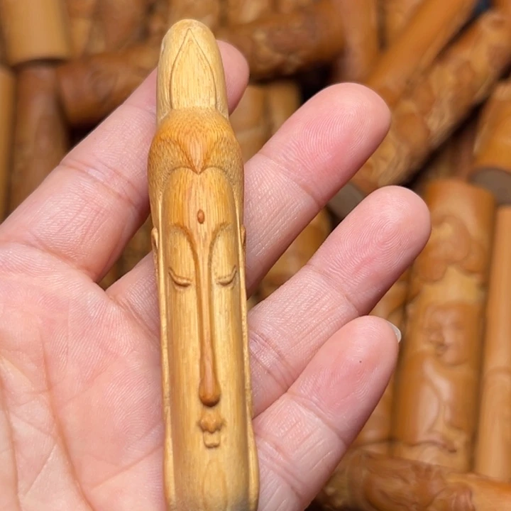 用***8实心竹雕刻手把件