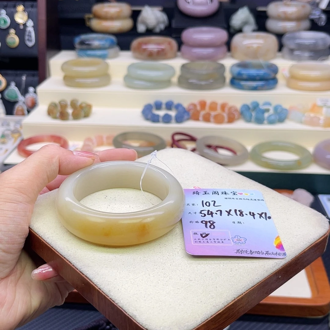 【闪购商品】石英质玉手镯未镶嵌