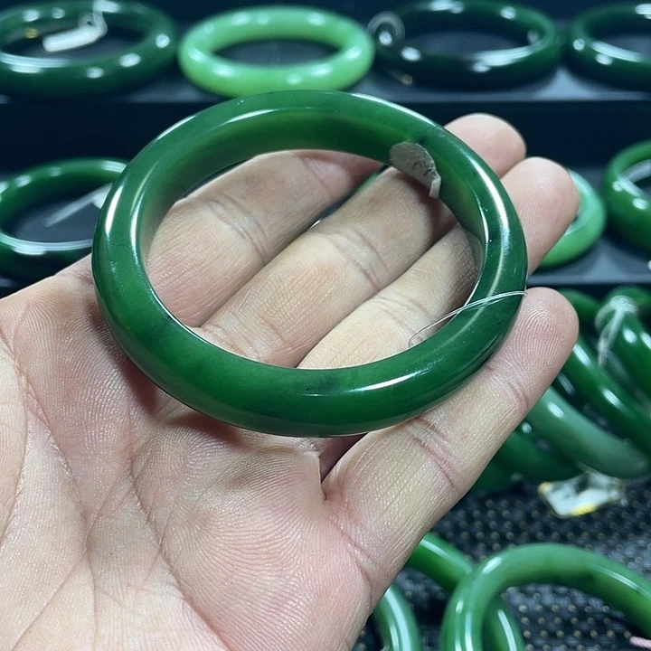 和田玉（碧玉）未镶嵌手镯