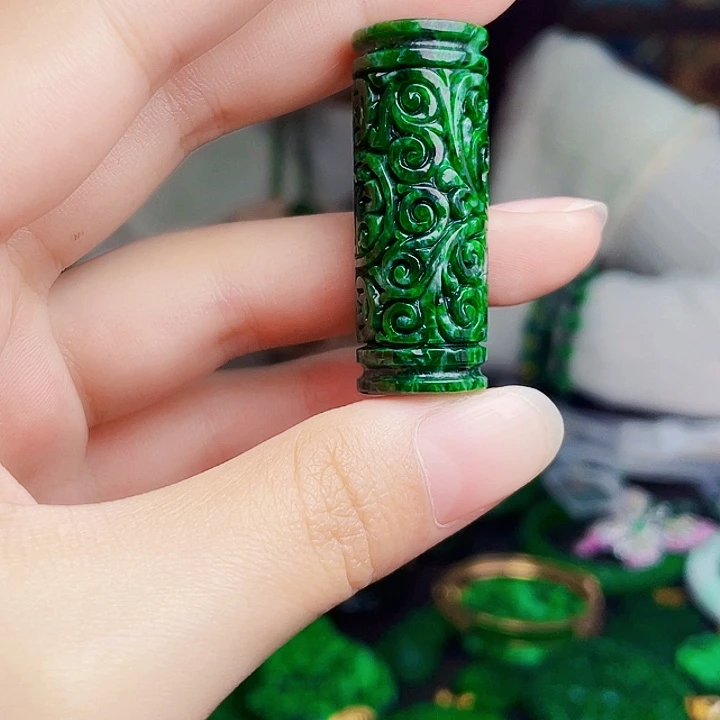 翡翠未镶嵌颈饰多样性
