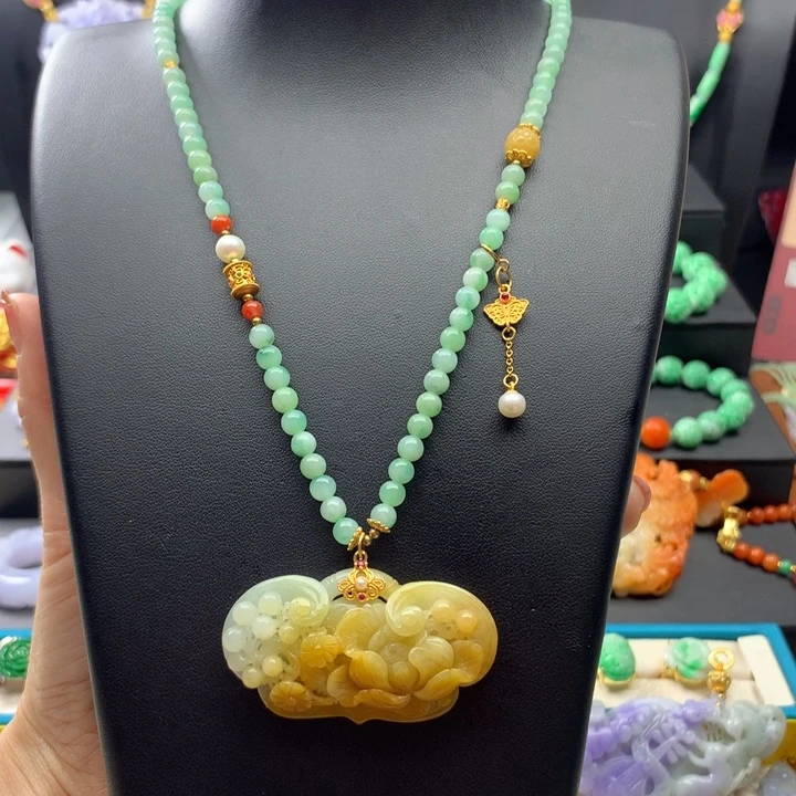 翡翠颈饰未镶嵌黄翡如意