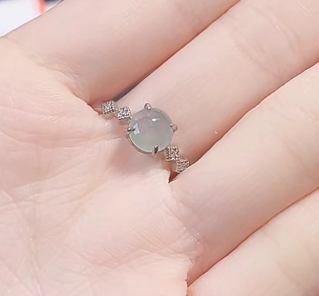 天然翡翠a货白冰蛋面戒指
