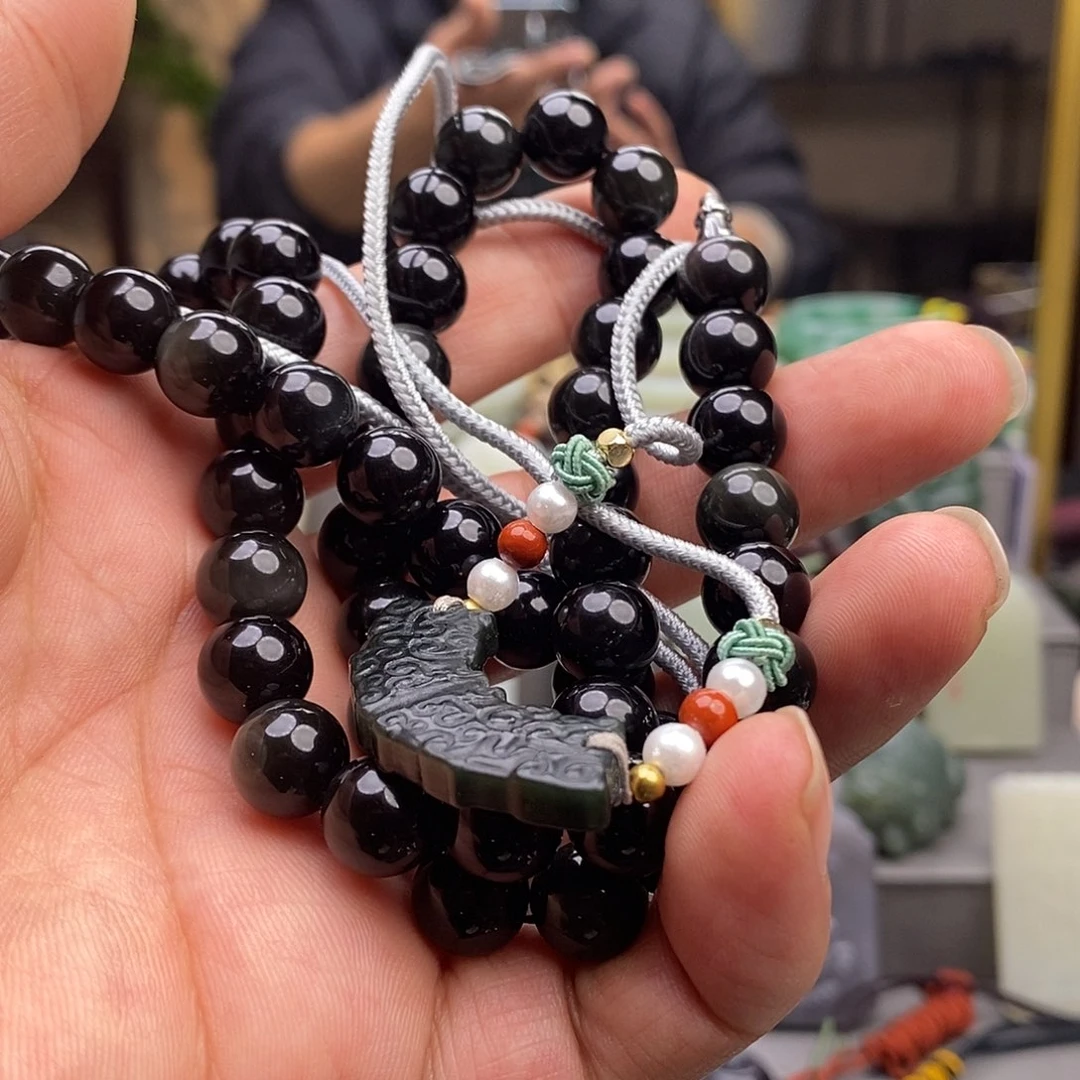 A****和田玉未镶嵌颈饰