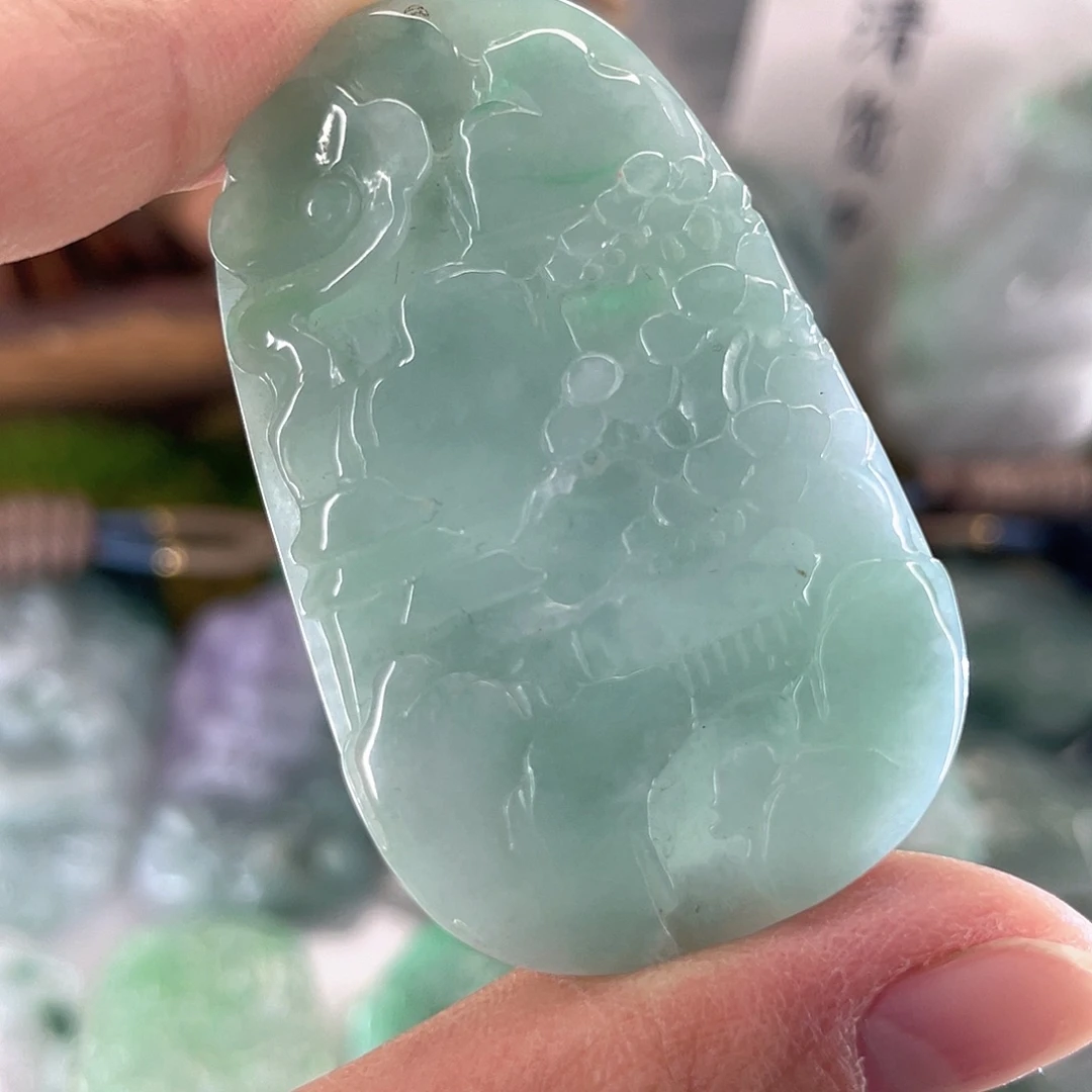 翡翠未镶嵌颈饰山水牌