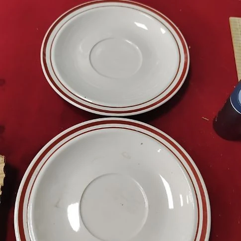 瓷片瓷片，各种摆件，均有瑕疵。沙锅！