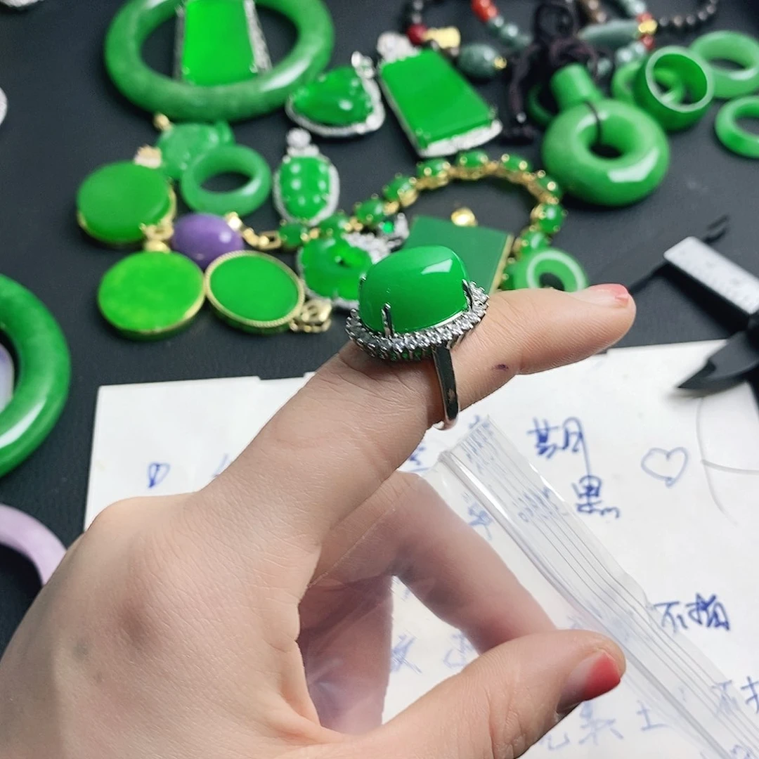 翡翠耳饰未镶嵌戒指