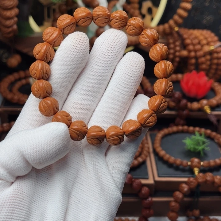 吊坠桃核12玉龙脊手串