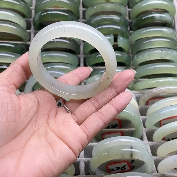 蛇纹石玉未镶嵌手镯205