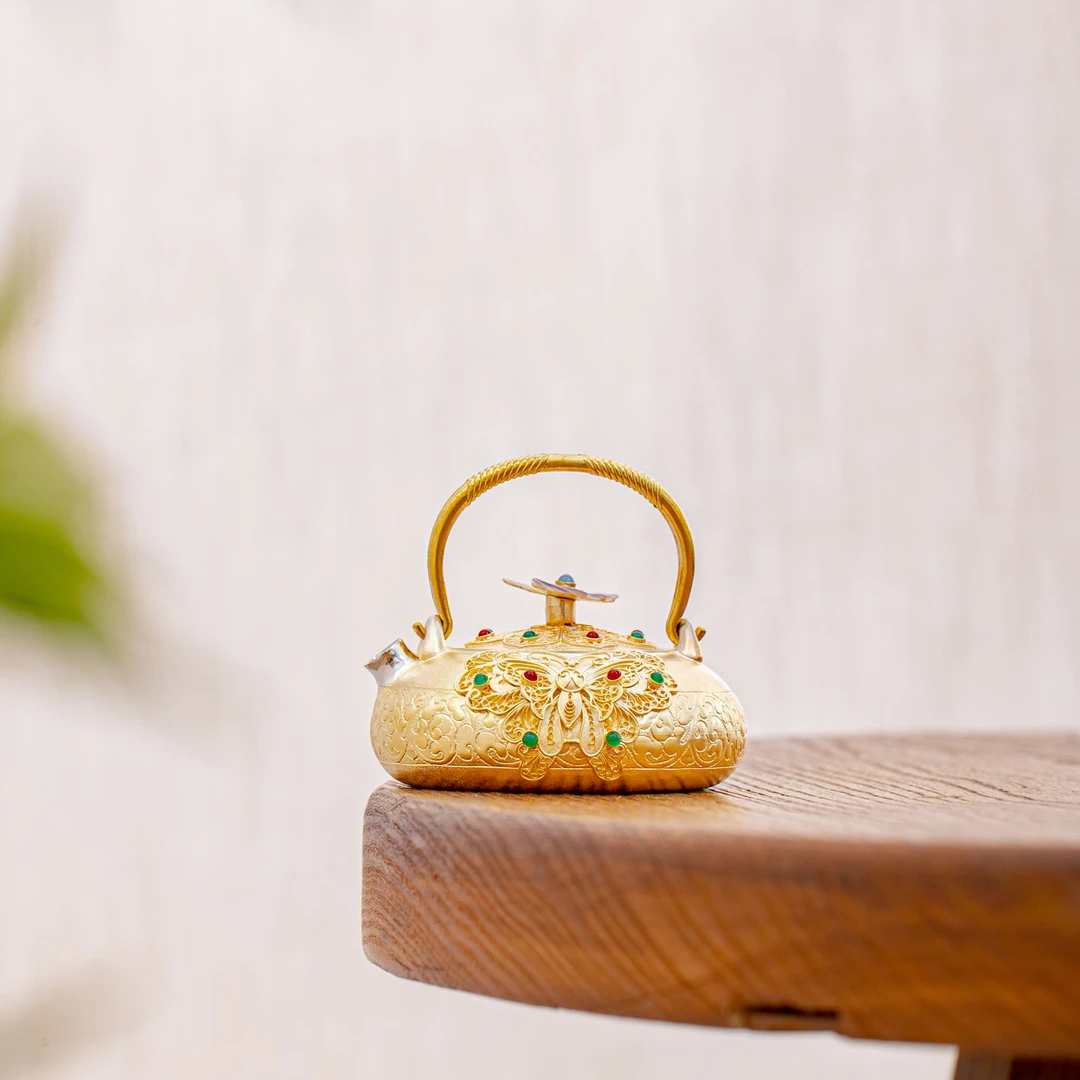 蜂鸟工坊 名匠优选 蝴蝶钮蝴蝶花丝铜镀金双提梁小壶 MJYXA11346
