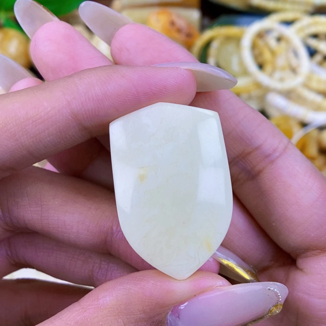 琥珀未镶嵌珠宝奇石接近全品