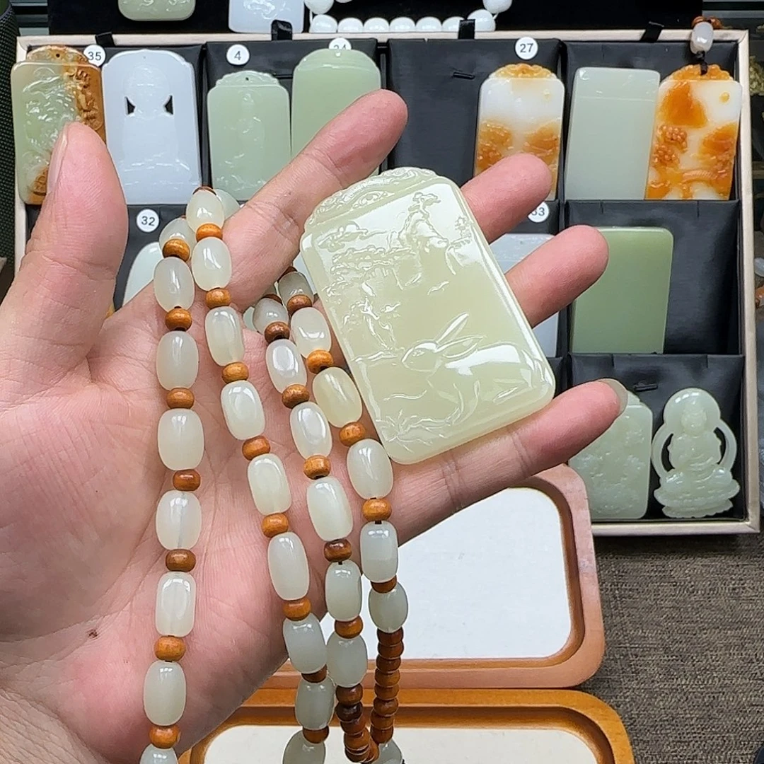 善***缘昆仑山料一物一拍双面兔