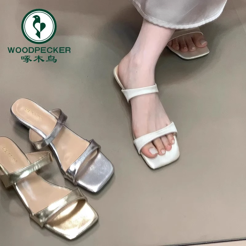 啄木鸟法式气质绸缎方头露趾凉鞋女2025夏季新款一字带坡跟凉拖鞋